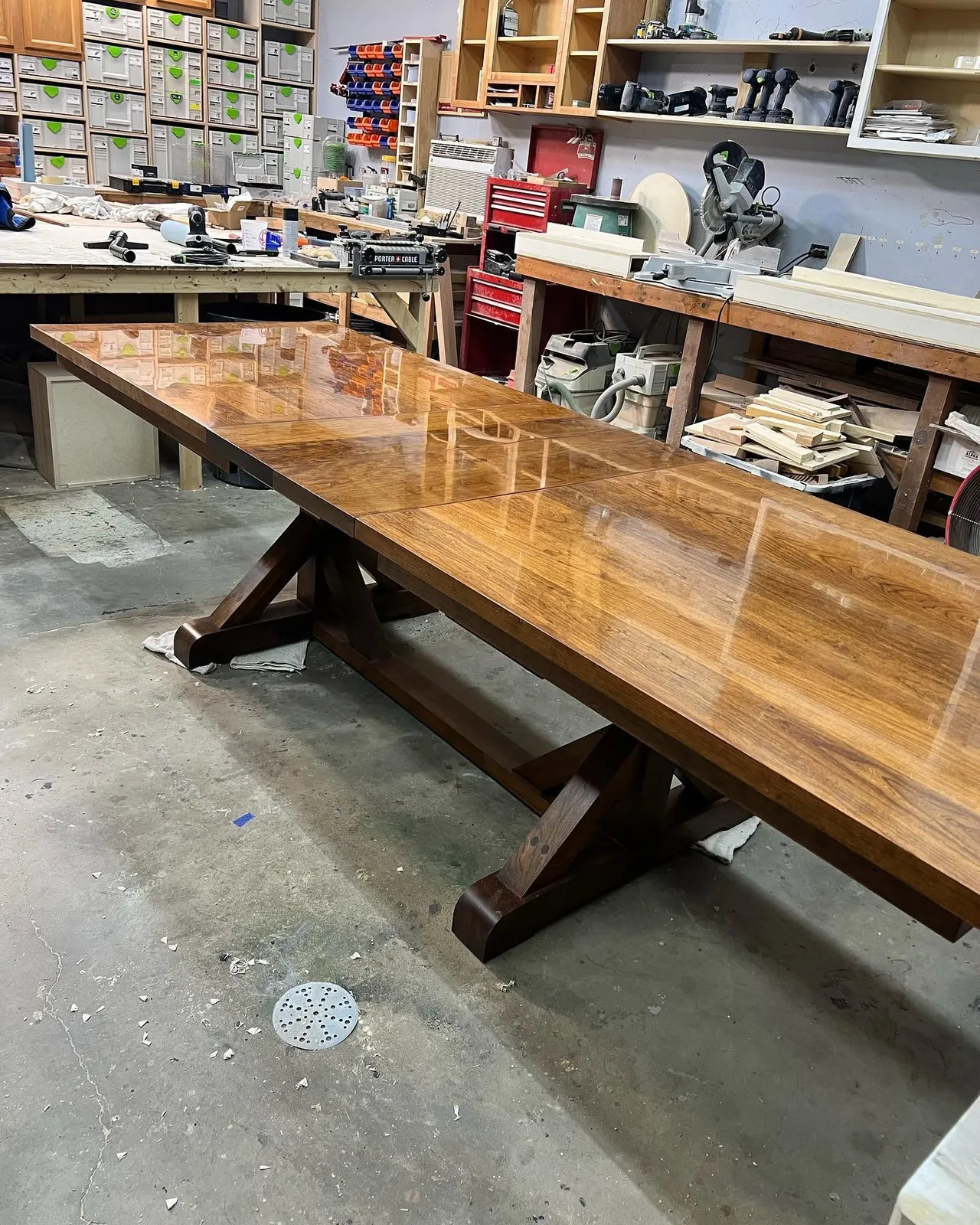 Extending walnut dining table with a hand-rubbed glossy finish